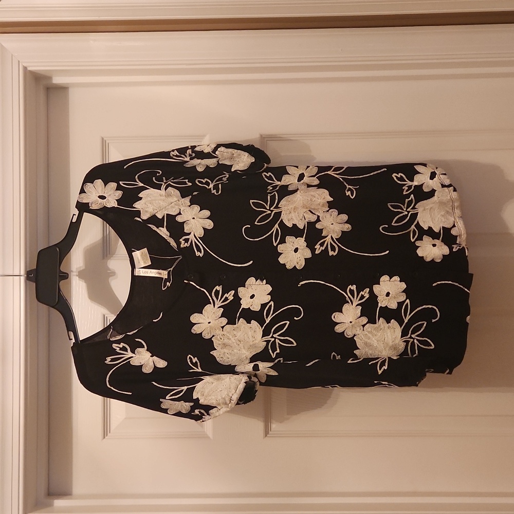 Embroidered short sleeve top